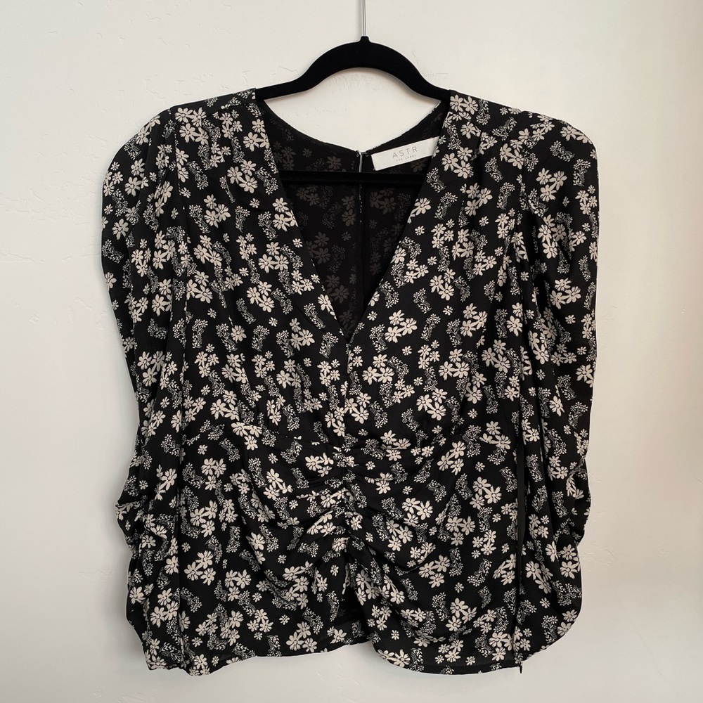 ASTR The Label Ruched Floral Blouse